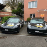 Tesla's Automatik, Peugeot Schaltgetriebe, Infiniti Automatik
